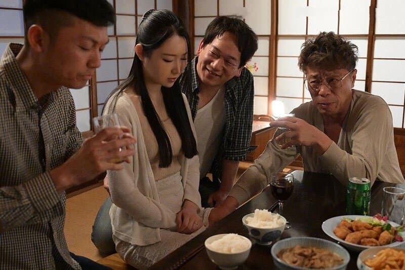 “Cháu đã lớn và thật xinh đẹp”, mỗi khi về quê tôi luôn bị 2 người chú quấy rối